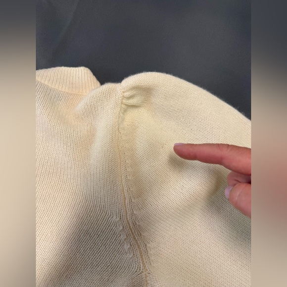 AQUA Cashmere
Puff-Sleeve Cashmere Sweater , size XS - Picture 10 of 12